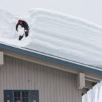 Dik pak sneeuw op de daken
