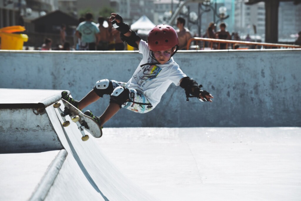 4 jaar oude skater ass in Spanje