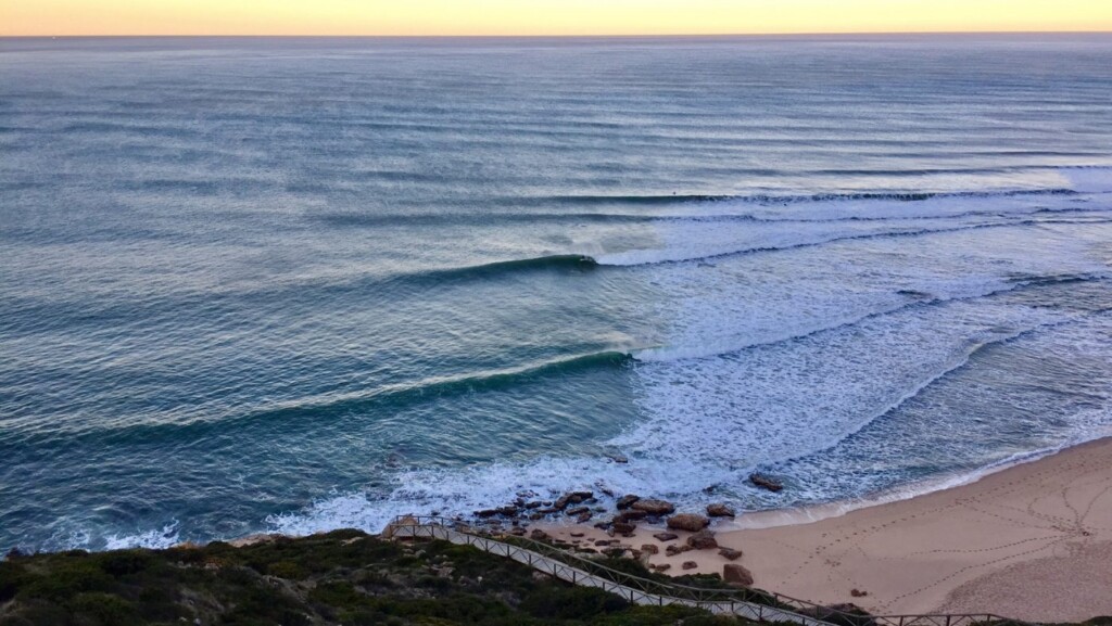 surfen ribeira d'ilhas portugal