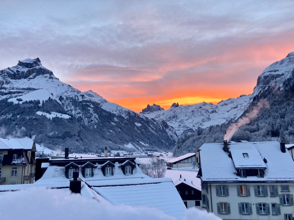 zicht op Engelberg vanuit de kamer