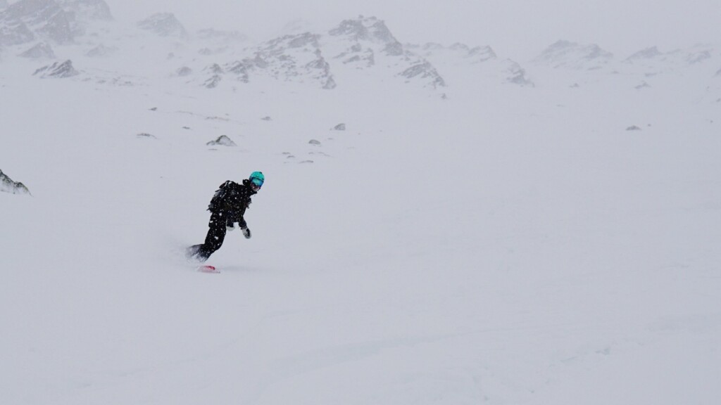 Met je splitboard doo de poeder in haute nendaz