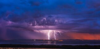 surfen tijdens onweer