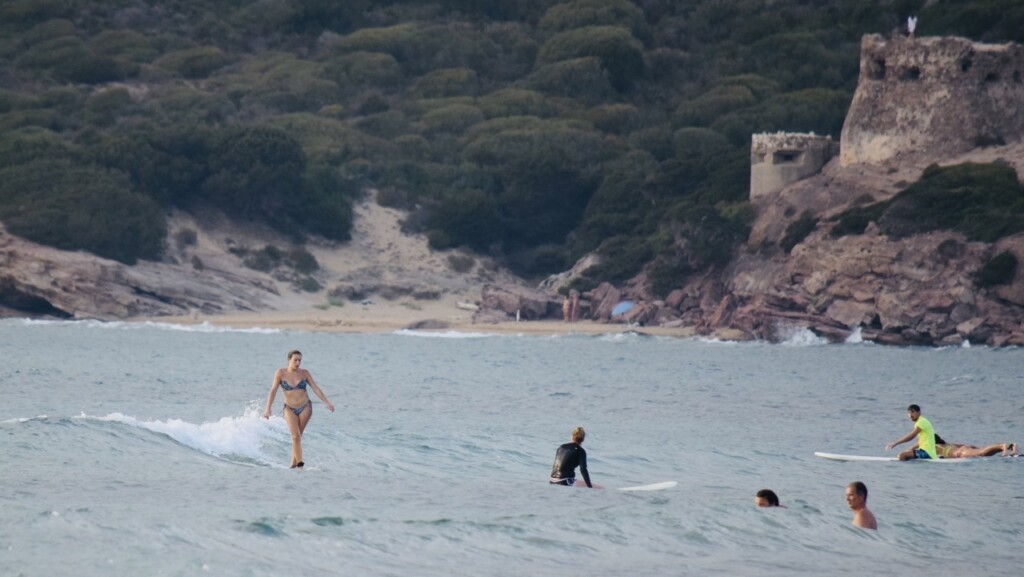 longboarden in sardinie