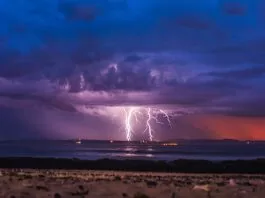 surfen tijdens onweer