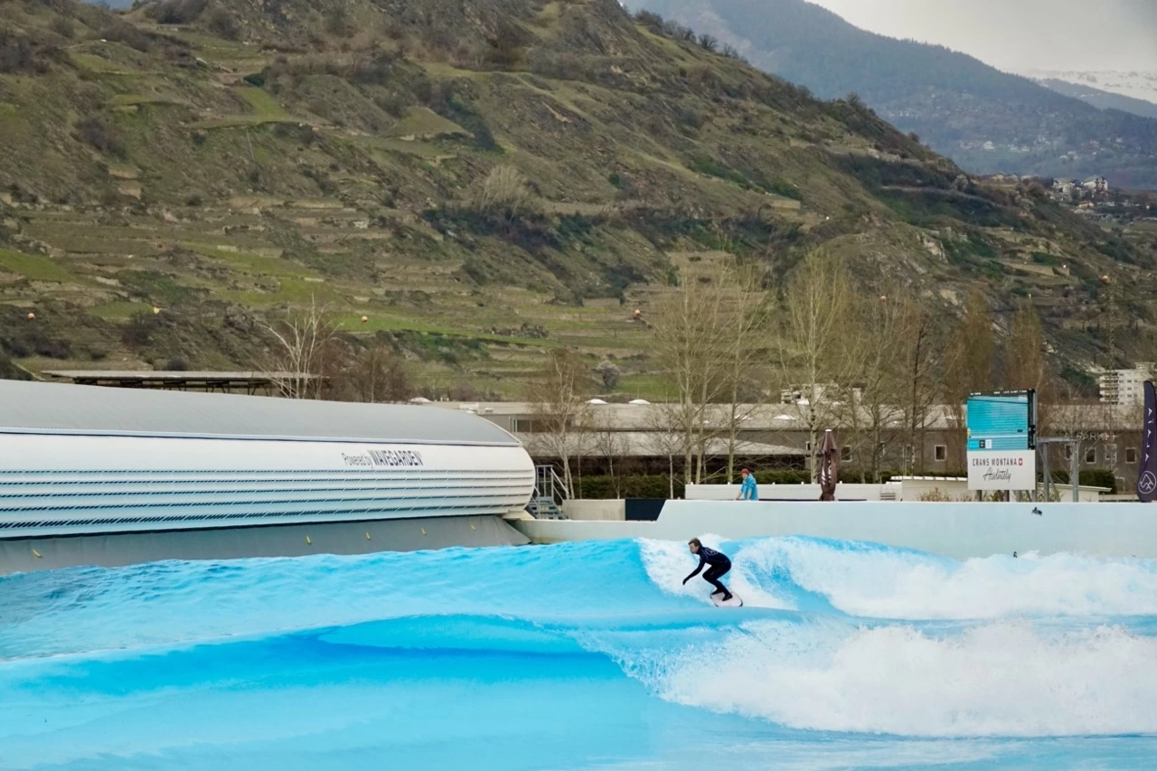 wave pool alaia